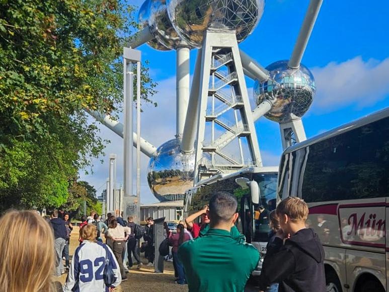 2026_Europaschule_Bildungsfahrt_Brüssel_Atomium_Quelle_Torsten_Stade